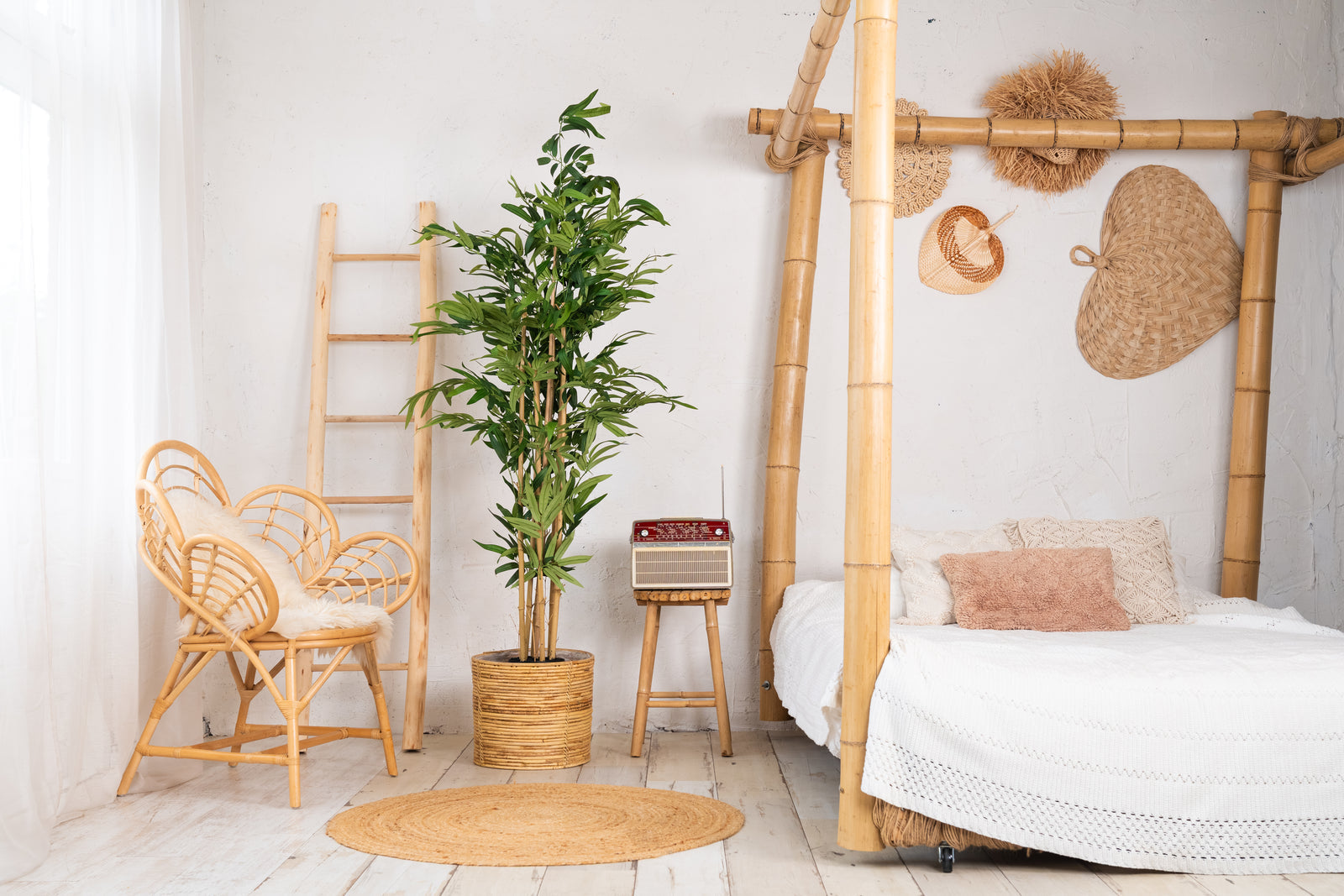 Kunstplant bamboe van 160 cm in een lichte woonkamer